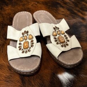 Natural Soul Tan and Cream Embellished Sandals